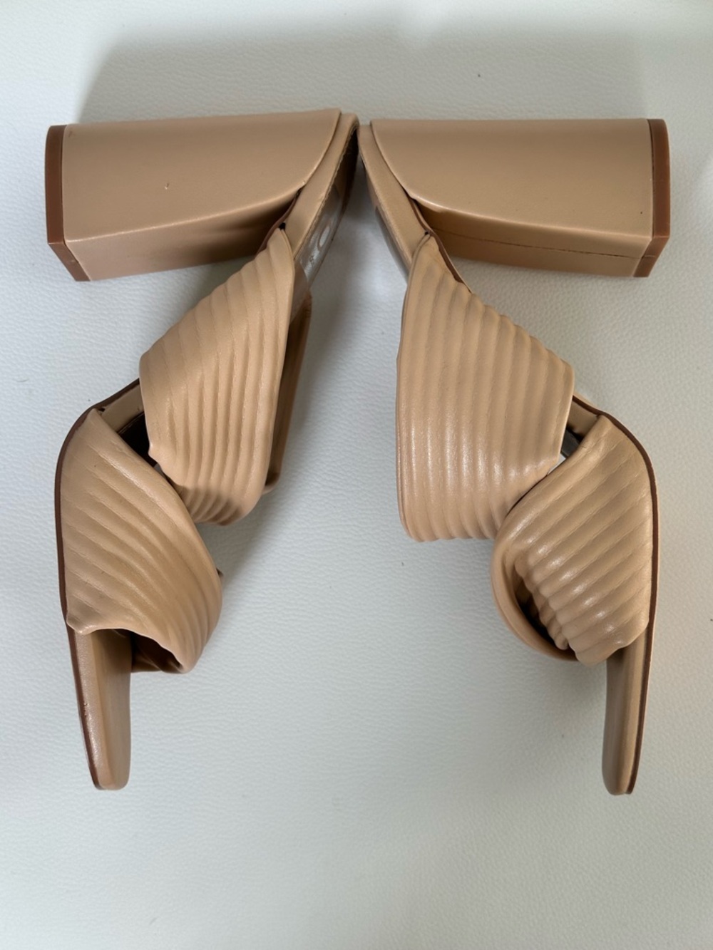 DV by Dolce Vita Women’s Emeley Tan Quilted Block Square Toe Sandal Mules 7.5 M - Picture 2 of 9